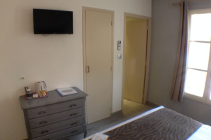 Petite chambre sans vue (courette intérieure)
